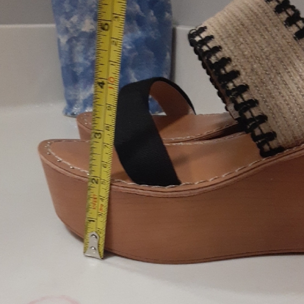 Chinese Laundry Black and Tan Wedges - Picture 3 of 11